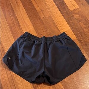 lululemon hotty hot 4” low-rise shorts